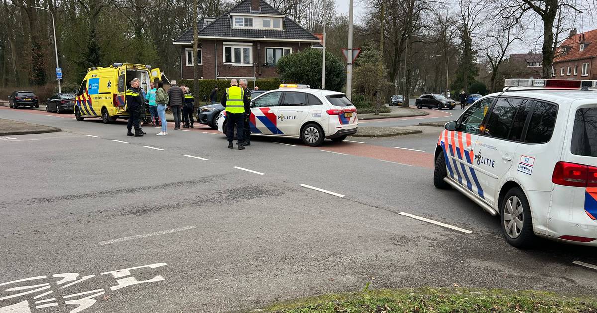 Fietsster onderuit na aanrijding op Laan van Borgele in Deventer.