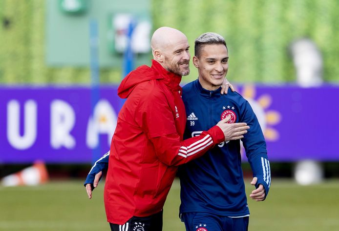 Erik ten Hag en Antony in hun tijd bij Ajax.
