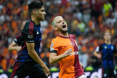 Galatasaray buigt tegen Kopenhagen dubbele achterstand om, Mertens na uur gewisseld