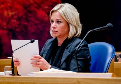 Keihard rapport over Defensie liet Hennis geen andere keus