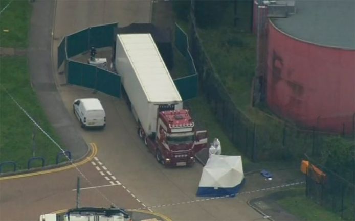 Een luchtfoto van de koelwagen waarin 39 doden werden gevonden, in Thurrock, Zuid-Engeland. (23/10/2019)