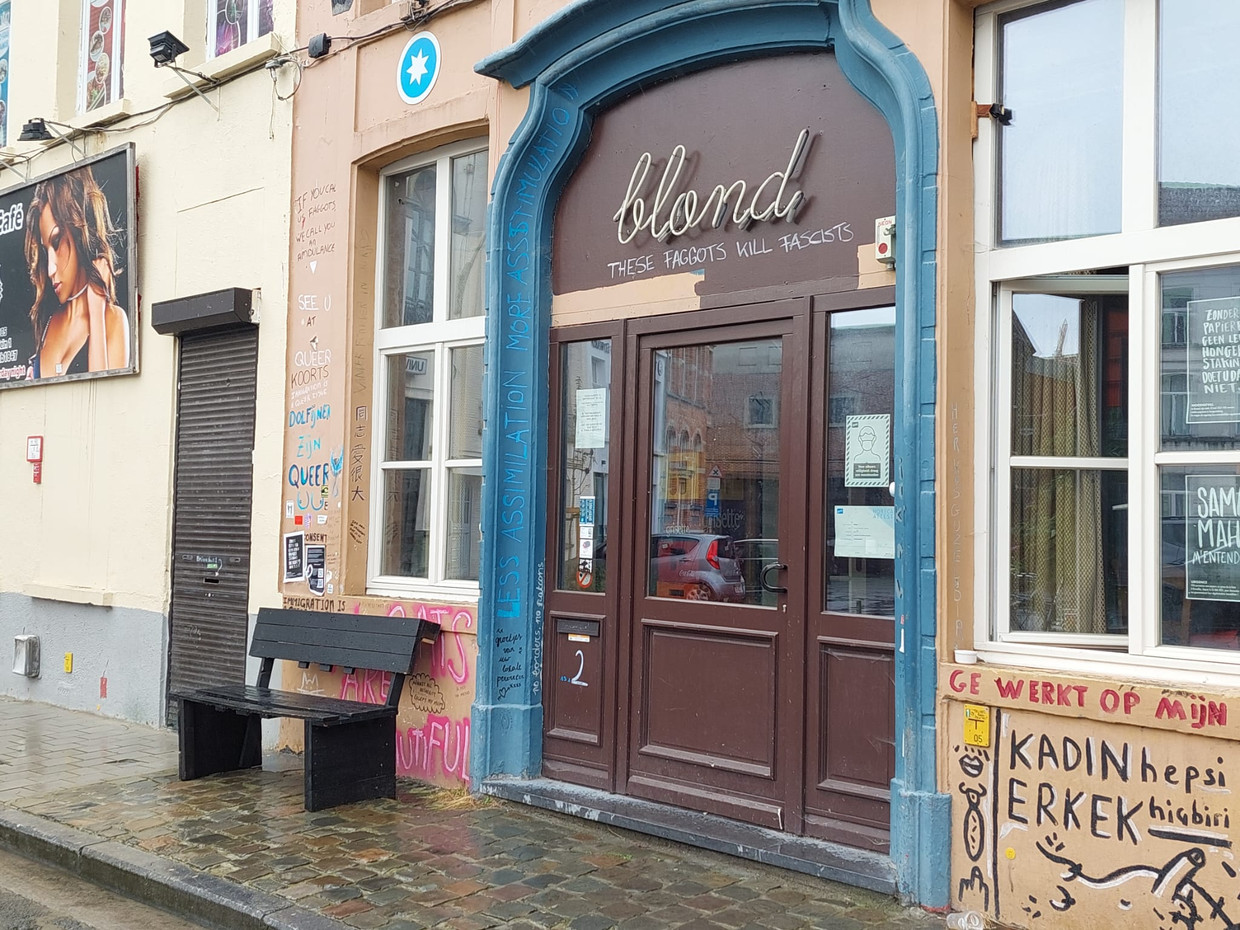 Holebibar Blond aan het Edward Anseeleplein wil een veilige plek zijn voor lgbtq+-personen. Beeld Sofie Van Waeyenberghe