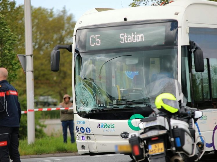 Vrouw (89) in scootmobiel overlijdt na aanrijding met stadsbus in Zwolle