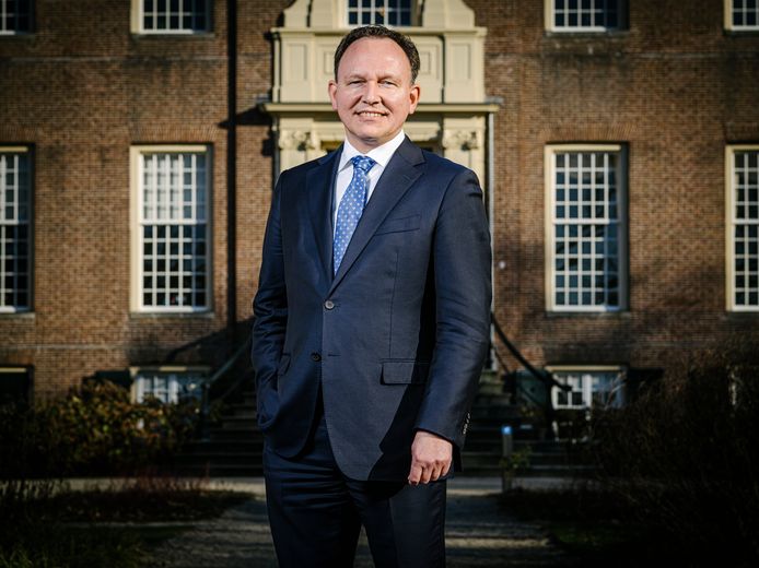 MAARSSEN - Portret van A.J.H.T.H. (Ap) Reinders, burgemeester van de gemeente Stichtse Vecht.