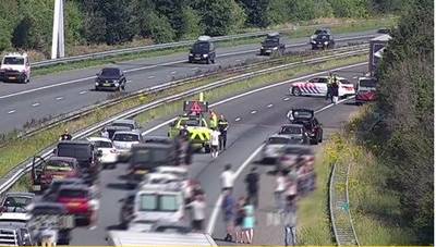 Illegaal overlijdt na val uit vrachtwagen op A29, snelweg weer vrij