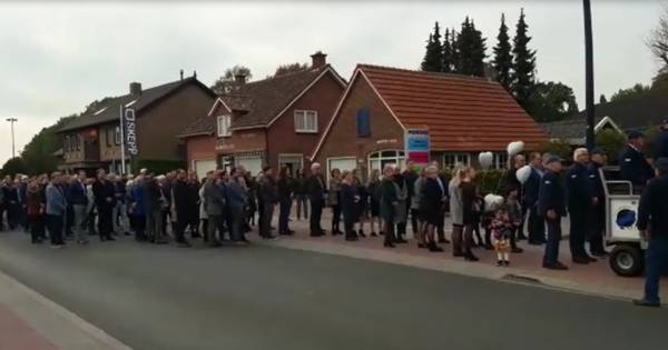 Albergen neemt massaal afscheid van oud-supermarktbaas