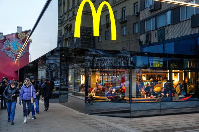 Een restaurant van de fastfoodketen McDonald's in Moskou.