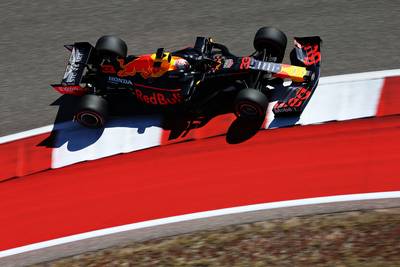 Verstappen klokt derde tijd in middag, Hamilton houdt huis