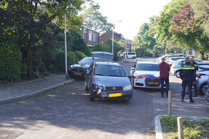 Een automobilist is opgepakt in de Venusstraat in Nijmegen na een achtervolging.