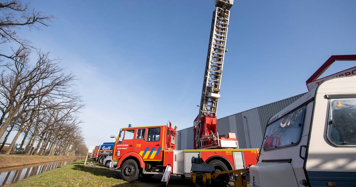 Allergie Bediening mogelijk tint Te koop voor 12.500 euro in Rijssen: oude brandweerwagen met ladder uit  België | Rijssen-Holten | tubantia.nl
