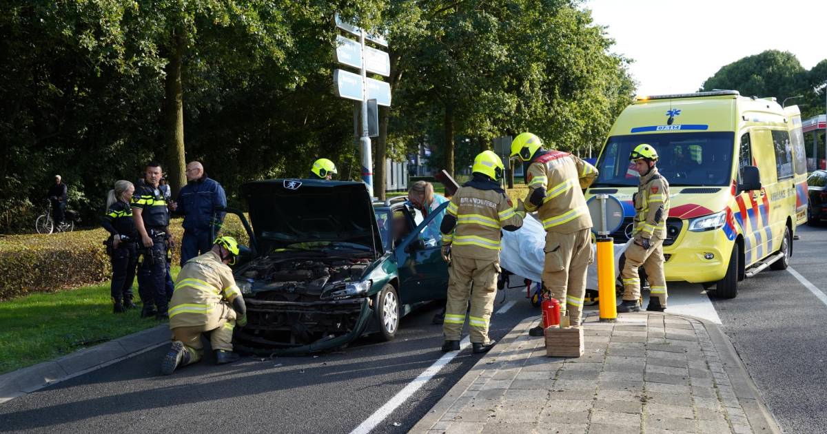Verkeershinder in Zevenaar vanwege kopstaartbotsing één automobilist raakt gewond Liemers