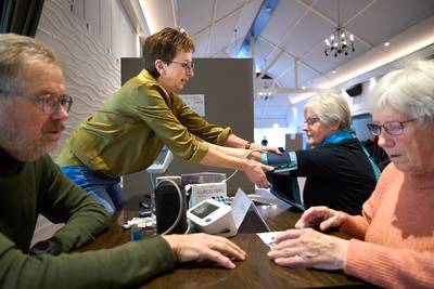 Gezondheidscheck tijdens vitaliteitsdag in Nijnsel; extra zetje voor senioren om fit te blijven