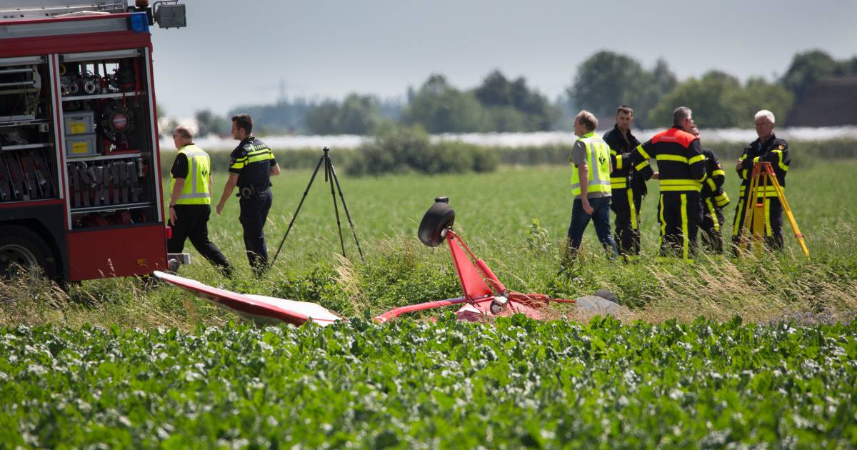 Ongeval met twee sportvliegtuigen bij Willemstad, een vliegtuig met twee inzittenden neergestort.
