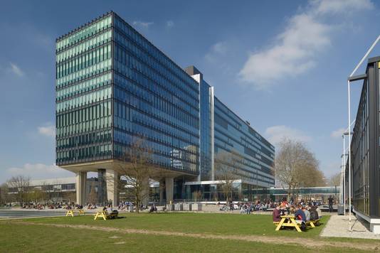 Hoofdgebouw Atlas van de TU/e is genomineerd voor de architectuurprijs van de gemeente Eindhoven, de Dirk Roosenburgprijs 2019. De renovatie is een ontwerp van TEAM V.