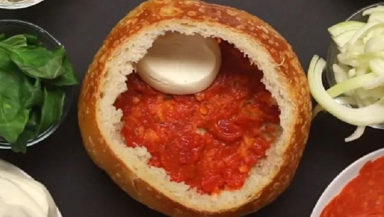 De 'Pizza Bread Bowl'. Beeld RV