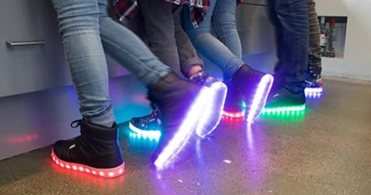 Led-schoenen schoenenrage deze zomer | Nieuws AD.nl