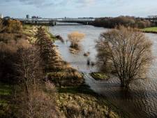 Natter dan nat! Waterschappen nemen maatregelen wegens hoge water, Linge treedt buiten oevers