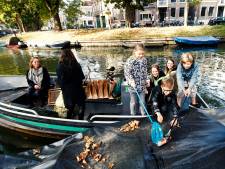 Gemeente onderzoekt luchtbellenscherm om plastic uit grachten en singels te halen