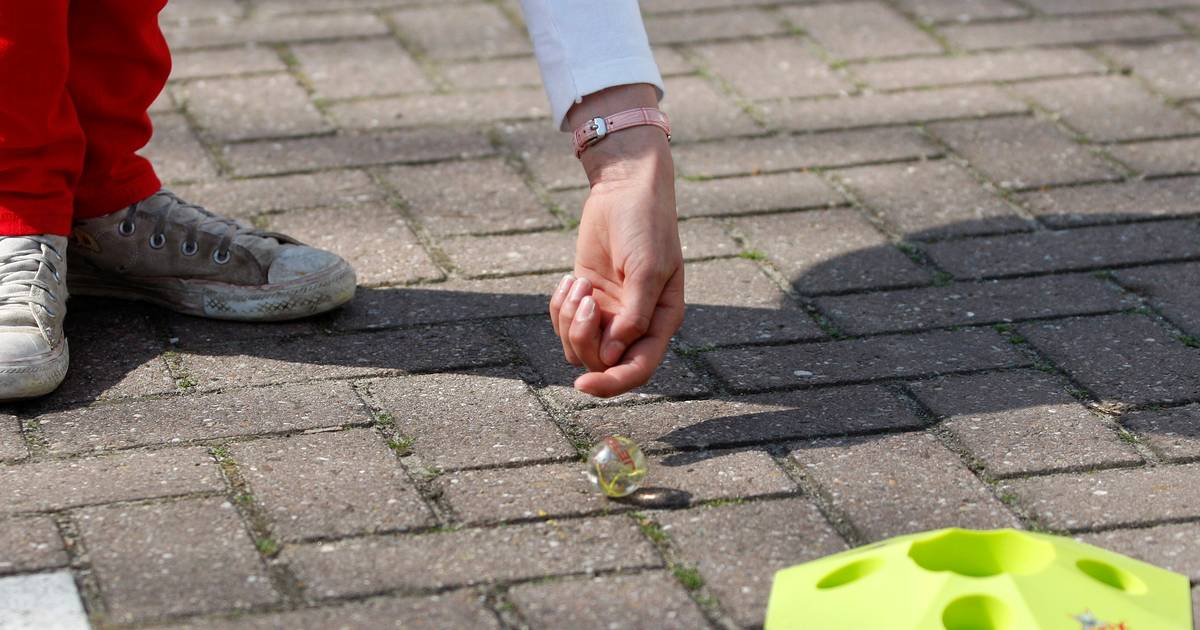 OudHollandse spelletjes op museumboot tijdens tentoonstelling
