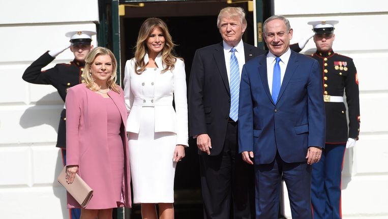 Donald Trump en premier Netanyahu en hun echtgenotes. Beeld afp