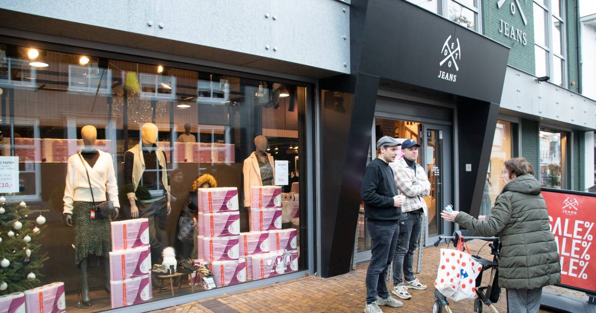 Deto Jeans heeft in verband met geldboetes de kledingwinkel in Axel