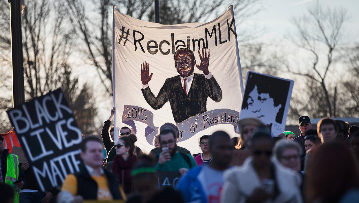 Demonstraties in Ferguson tegen het gewelddadige optreden van de politie in de Verenigde Staten. Beeld getty