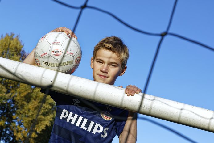 Dirk van der Heijden (11) had lang last van het incident met de rookpotten dat hij van een afstandje zag in het Philips Stadion in april 2017.