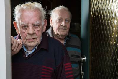 Dakloze (29) opgepakt voor brute overval op bejaarde broers