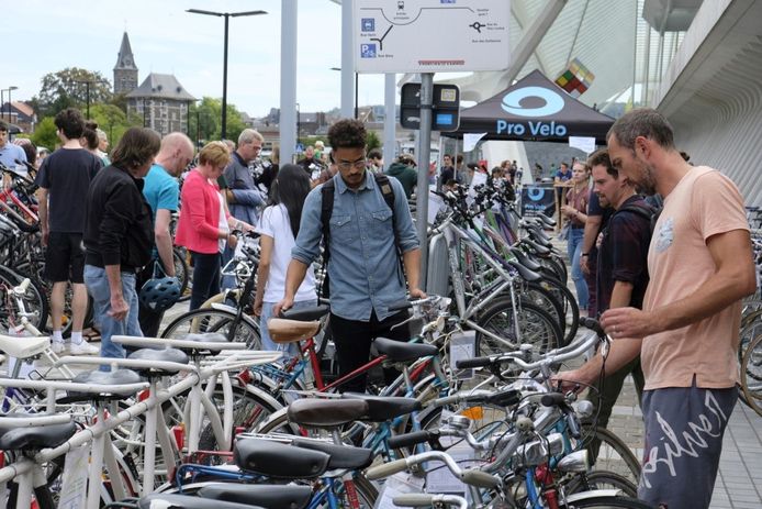 Bourse aux vélos, dans le parc de la Boverie, ce samedi 4 septembre 2021.