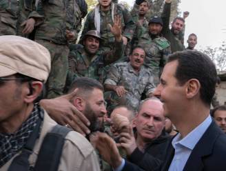 Assad bezoekt zijn 'helden'