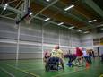 Mensen spelen een potje rolstoelbasketbal in Wijchen.