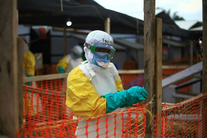 Een ebola-gezondheidswerker in het oosten van Congo.