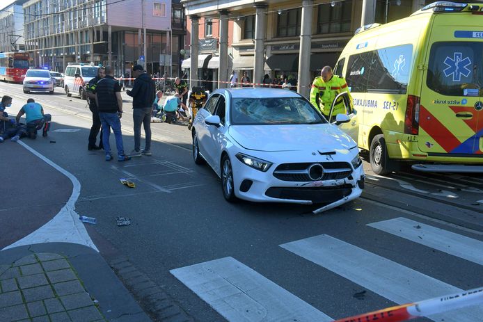 Twee Gewonden Door Botsing Auto En Scooter Op Hobbemastraat Den Haag Ad Nl