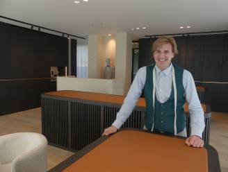 NET OPEN. Na faillissement in Waregem opent Kristof (41) modehuis in Latem: “Porta Qui is een kledingwinkel zonder kleren, want alles wordt op maat gemaakt”