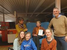 Lisa Zwep wint voorleeswedstrijd Elburg