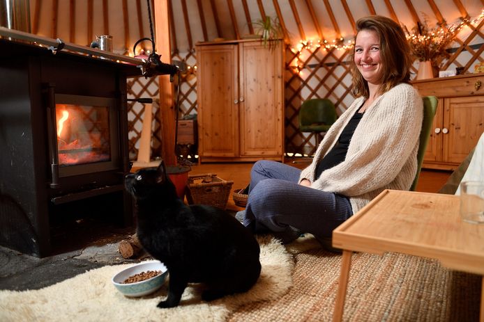 Instagram-vroedvrouw Margot van Dijk is nu zelf zwanger en hoopt te kunnen bevallen in de rustgevende sfeer van haar yurt.