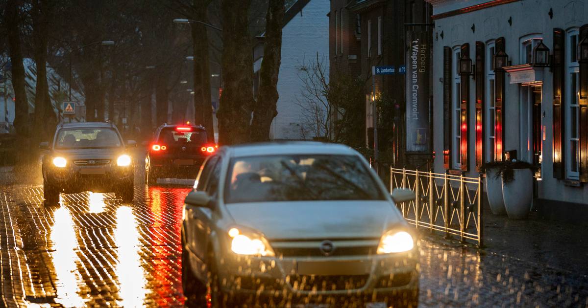 Veilig Verkeer Nederland: Verkeerssituatie Sint-Lambertusstraat Cromvoirt is gevaarlijk | Den Bosch,
