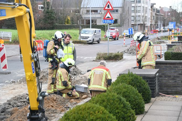 De brandweer had het gaslek vrijwel onmiddellijk onder controle, langs de Burgemeester Vandenbogaerdelaan in Izegem.