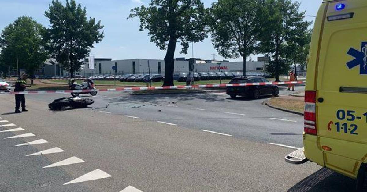 Motorrijder in ziekenhuis na aanrijding in Almelo.