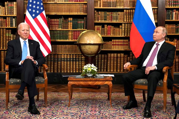 Archiefbeeld. De Amerikaanse president Joe Biden (links) en de president van Rusland Vladimir Putin in Genève, Zwitserland. (16/06/21)