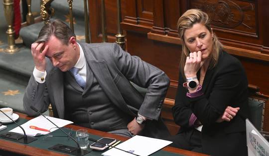 Bevallen zonder dat je naam op de geboorteakte verschijnt? Volgens de regering-De Wever moet dat kunnen