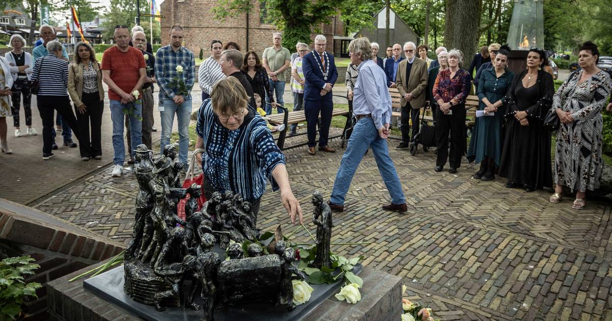 Monument voor Sinti en Roma onthuld in Westerbork: ‘Nieuwe stap in erkenning van leed’