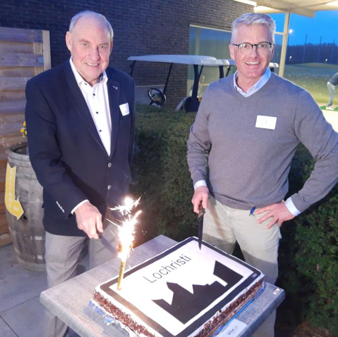 burgemeesters Rudy Van Cronenburg (Wachtebeke) en Yves Deswaene (Lochristi) kondigen de naam van hun fusiegemeente aan: Lochristi