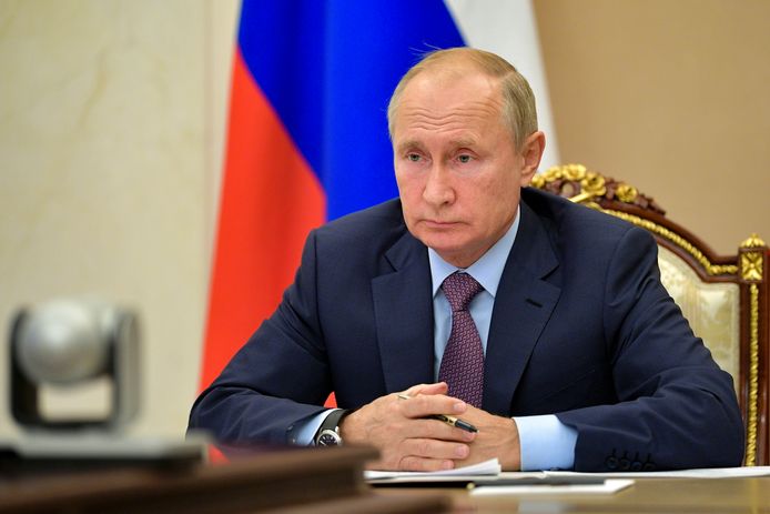 De Russische president Vladimir Poetin kondigde de goedkeuring zelf aan tijdens een regeringsvergadering.