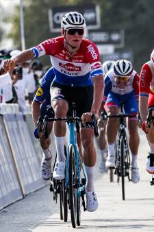 Van der Poel direct de beste bij eerste wegkoers 2021: ‘Ik had dit ook niet verwacht’