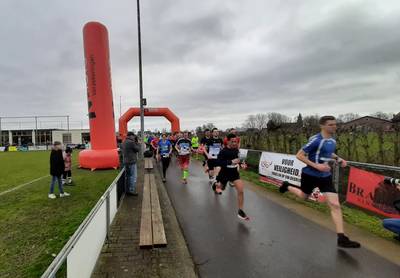 Den Otter Kerkwijk Cross levert ruim 3100 euro op voor Roparun; ‘Eerst crossen, dan hossen’