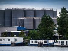 Woonboten in Maas-Waalkanaal zijn legaal, maar industrie wil uitbreiden
