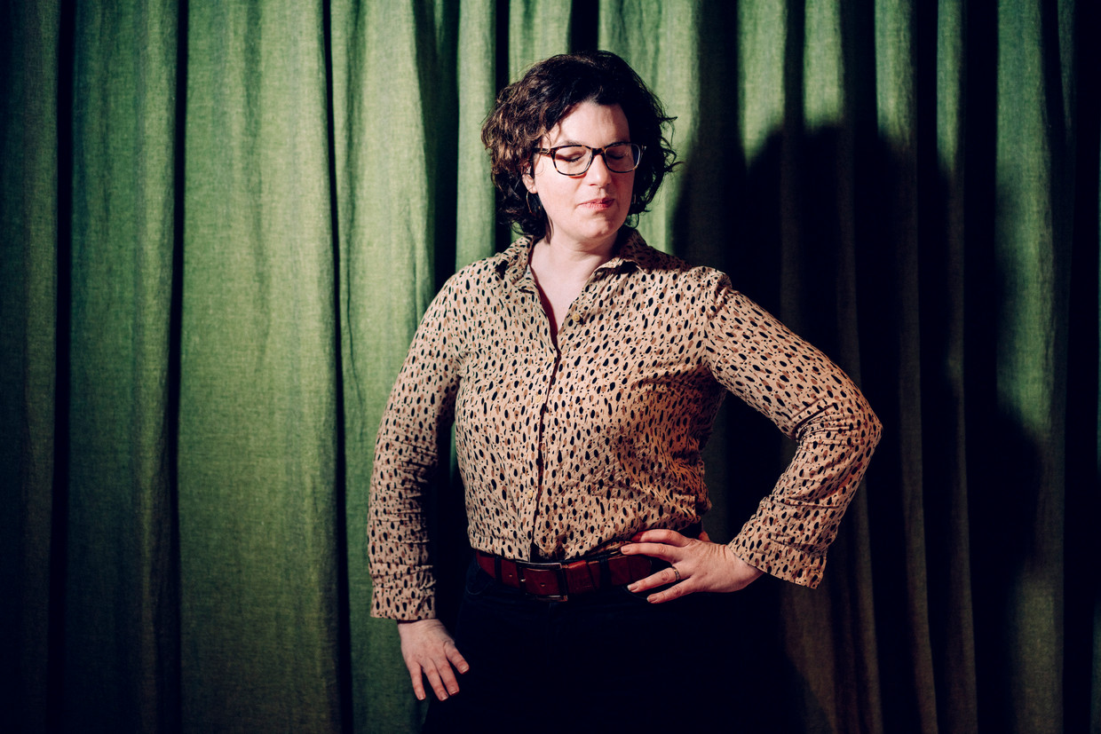 Nina Mouton. ‘Een kind schopt echt geen scène om het voor jou als ouder te verpesten. Denk dus niet: mijn kind is lastig. Wel: mijn kind heeft het lastig.’ Beeld © Stefaan Temmerman