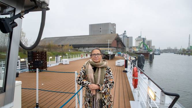 93 alleenstaande mannelijke asielzoekers wonen op een cruiseschip in de Wageningse haven