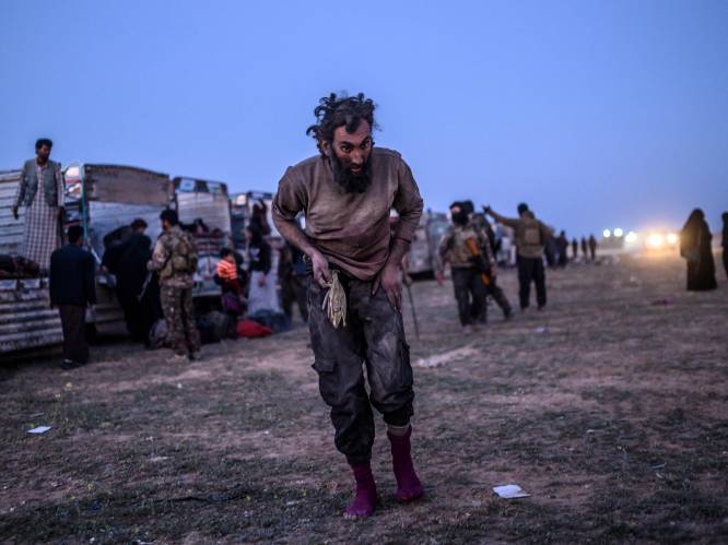 280 IS-strijders in Syrië geven zich over, duizenden mensen geëvacueerd uit laatste IS-bolwerk